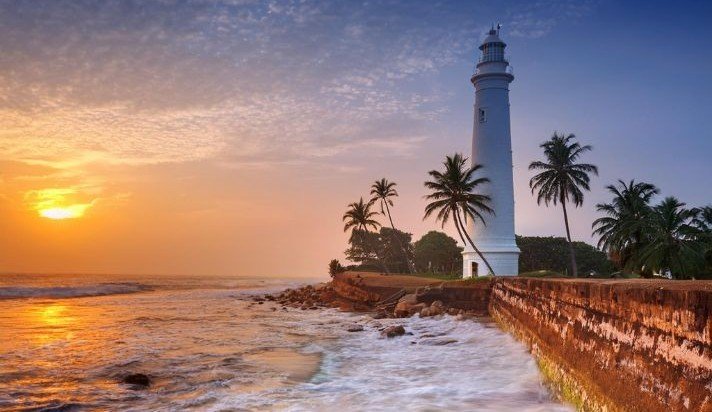 Sri Lanka beach transfer Bentota - golden sunset